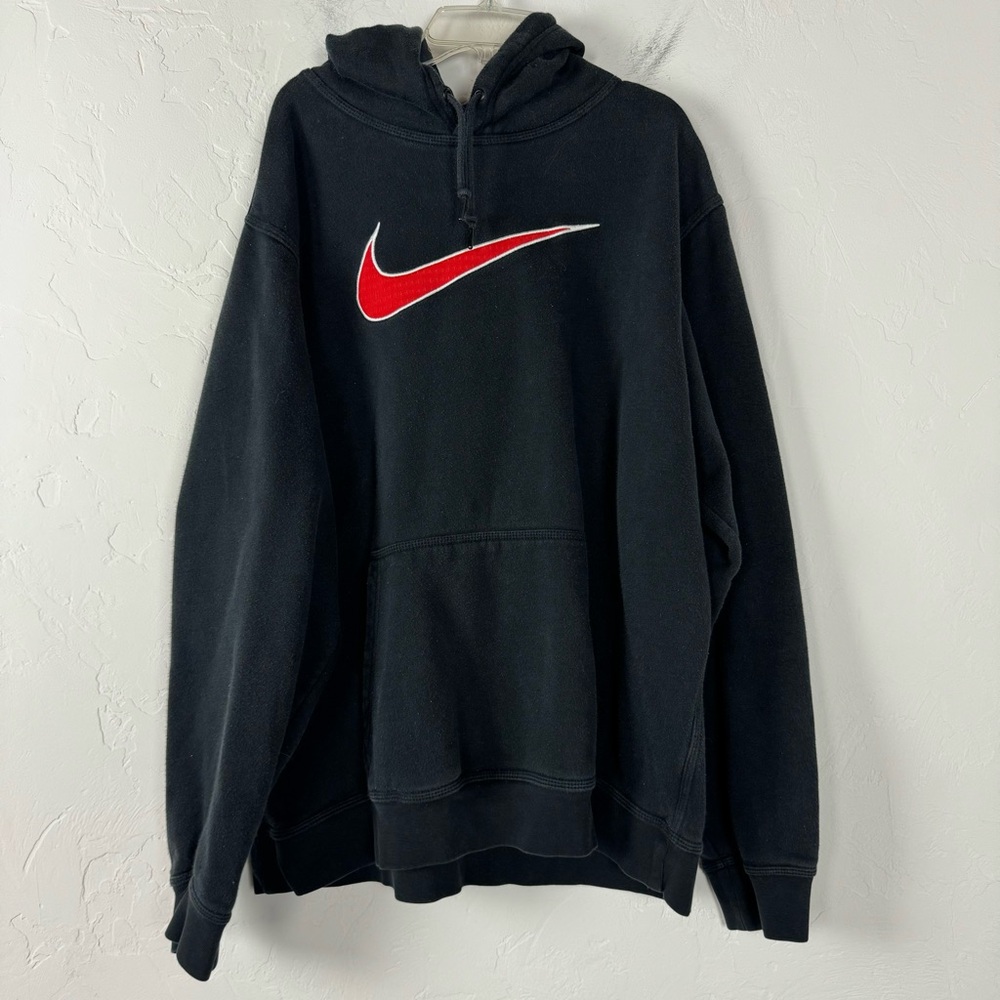 Nike Club Pullover Sweatshirt Hoodie Jacket Swoosh Logo Big Front Black Red - Picture 1 of 12
